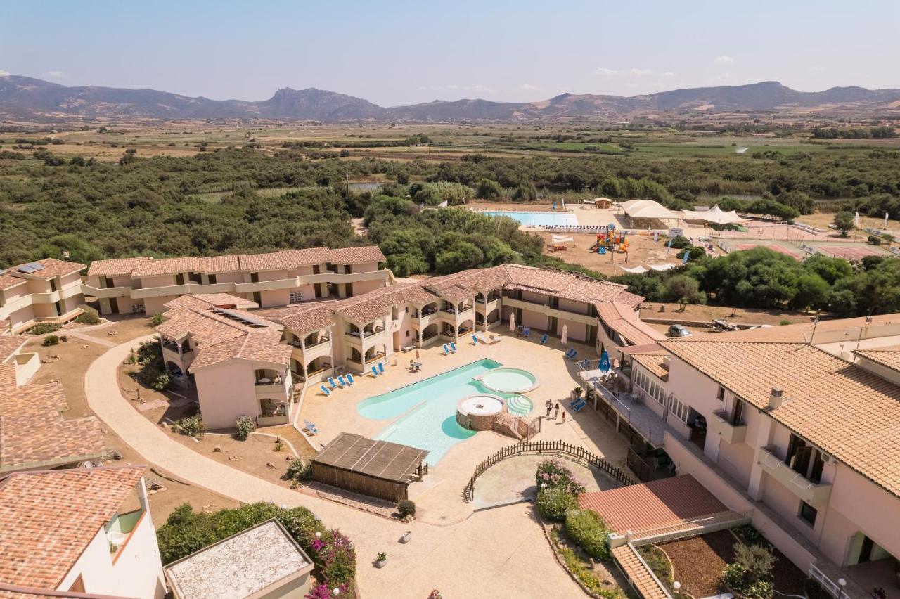 באדזי Mimose Beach Village מראה חיצוני תמונה