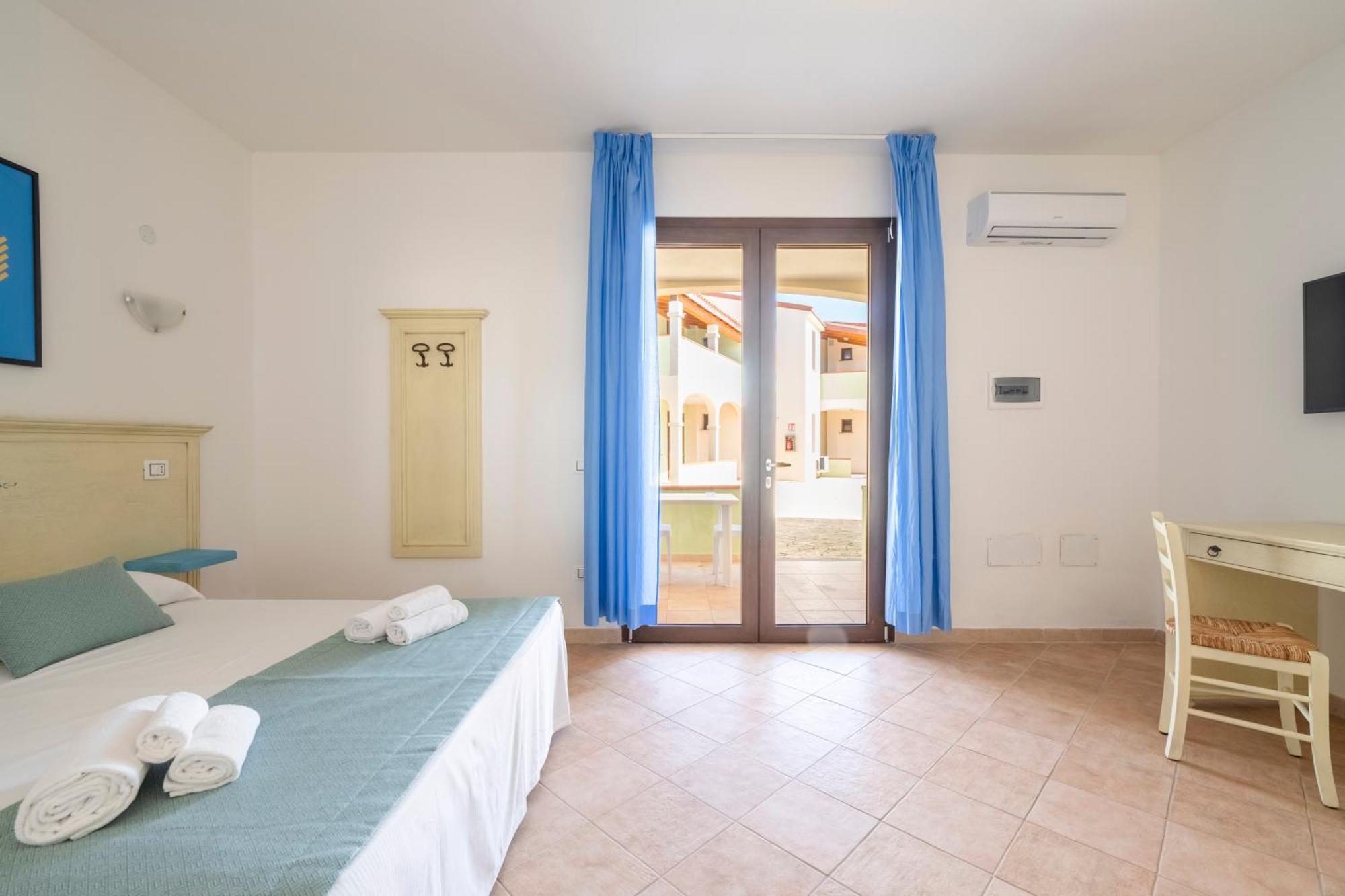 באדזי Mimose Beach Village מראה חיצוני תמונה
