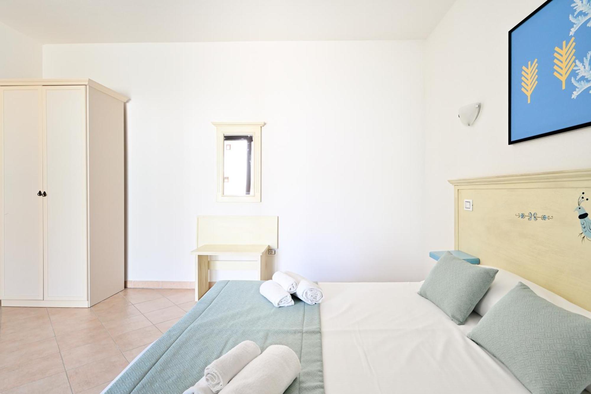באדזי Mimose Beach Village מראה חיצוני תמונה